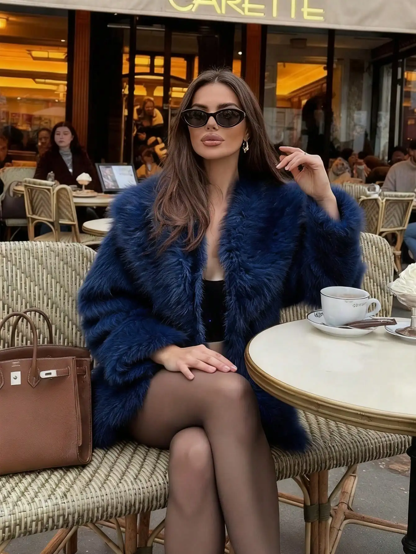 Синее пальто из искусственного меха для женщин, зимняя повседневная пушистая куртка, элегантная одежда для вечеринок, однотонное, с длинными рукавами
Синее пальто из искусственного меха для женщин, зимняя повседневная пушистая куртка, элегантная одежда для вечеринок, однотонное, с длинными рукавами