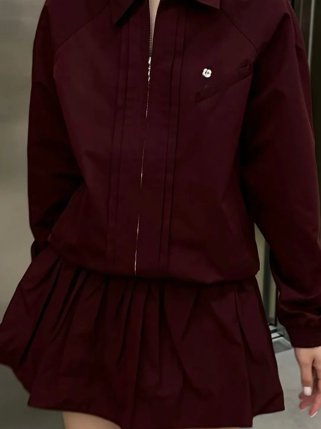 Shanghai Version Flower One Women's Baseball Jacket Loose Fit Zipper Collar Tuck Pleated Outerwear Cleanfit Style Long Sleeve
Shanghai Version Flower One Women's Baseball Jacket Loose Fit Zipper Collar Tuck Pleated Outerwear Cleanfit Style Long Sleeve