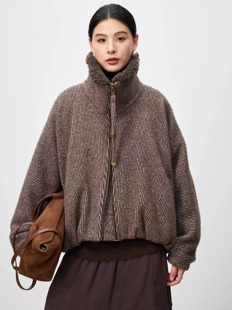 Natural Wool Fur Collar White Goose Down Jackets for Women 2026 New High-end Simple Fluffy Warm Short Oversize Winter Down Coat
Natural Wool Fur Collar White Goose Down Jackets for Women 2026 New High-end Simple Fluffy Warm Short Oversize Winter Down Coat