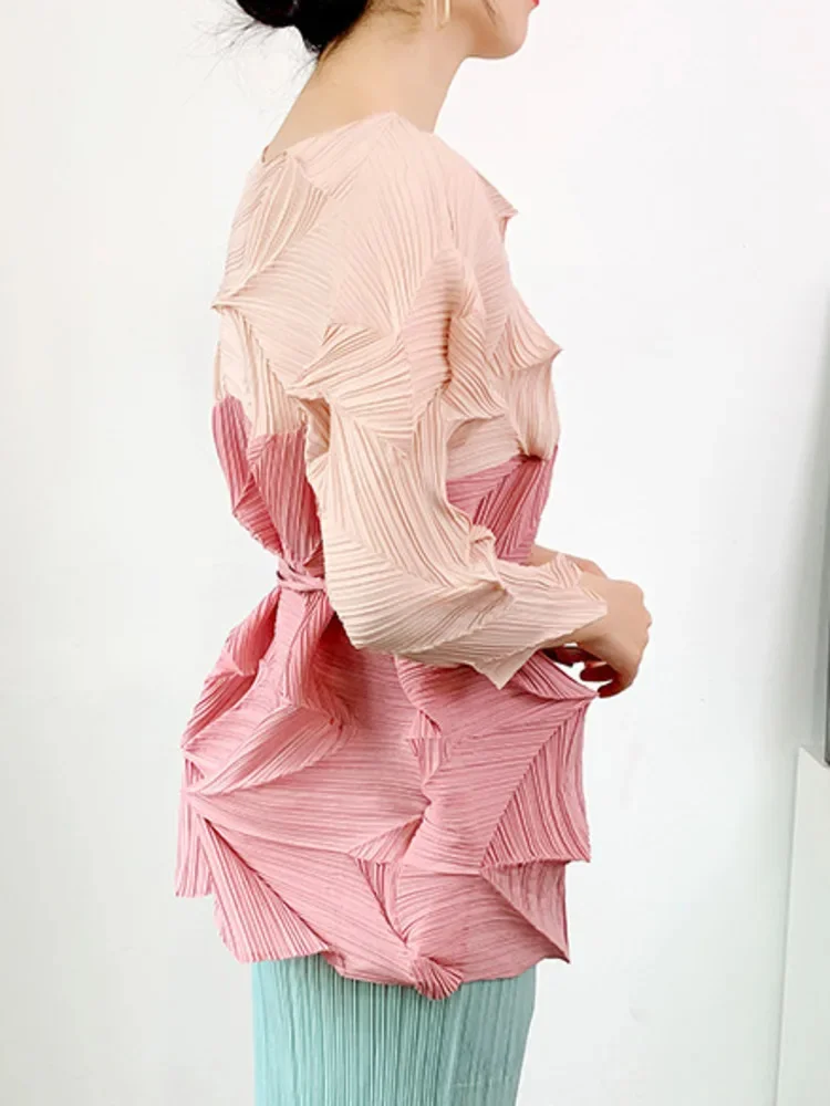 Elegant Pleated T-shirt For Women O-neck Long Sleeves Loose Color Block Belt Tops Female Clothes 2025 Spring New 2YA630
Elegant Pleated T-shirt For Women O-neck Long Sleeves Loose Color Block Belt Tops Female Clothes 2025 Spring New 2YA630