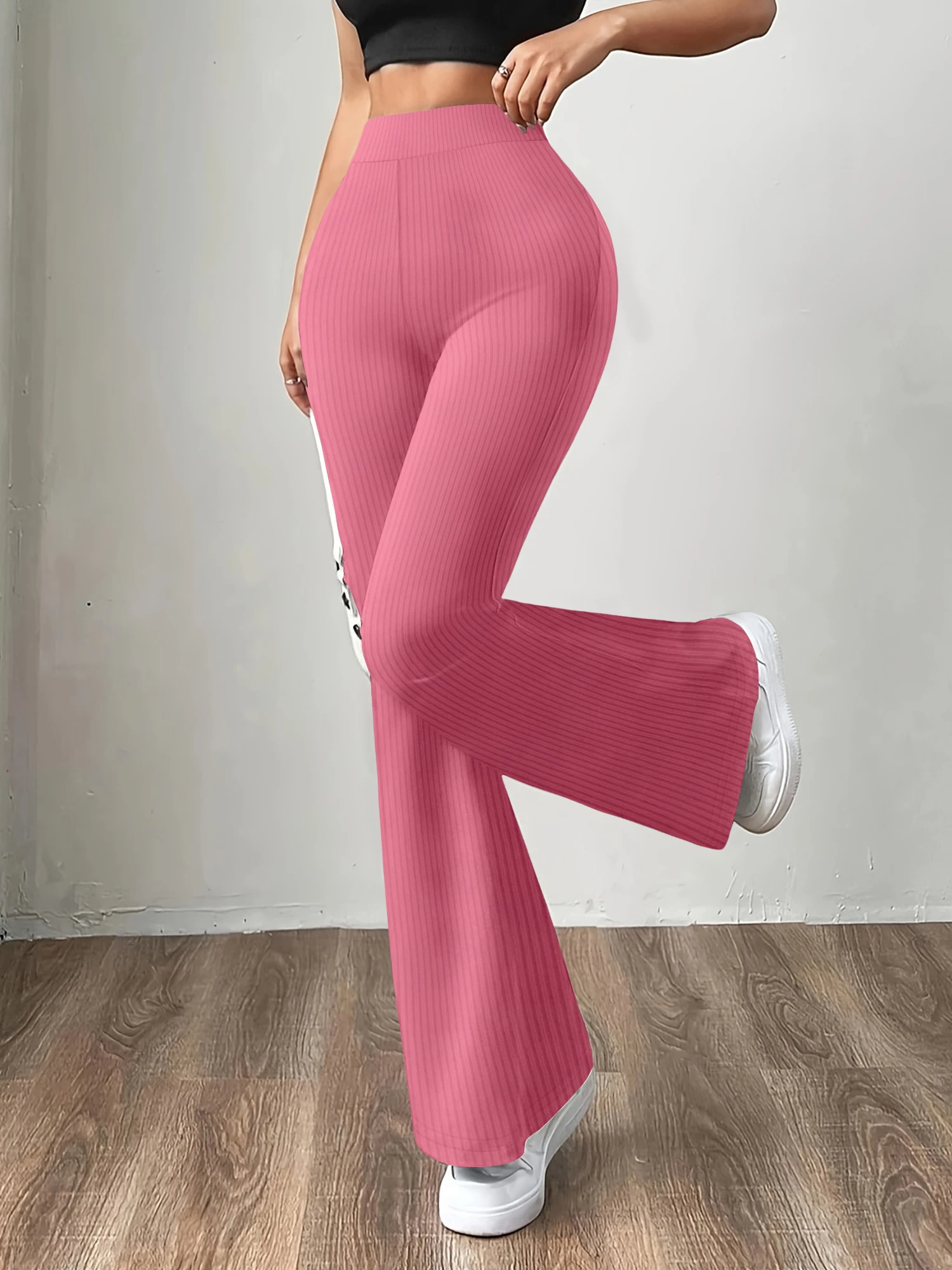 Женские брюки с высокой талией, ребристые, расклешенные, эластичные, облегающие, не мнущиеся, универсальные, повседневные, длинные, подходят для ношения на каждый день.
Женские брюки с высокой талией, ребристые, расклешенные, эластичные, облегающие, не мнущиеся, универсальные, повседневные, длинные, подходят для ношения на каждый день.