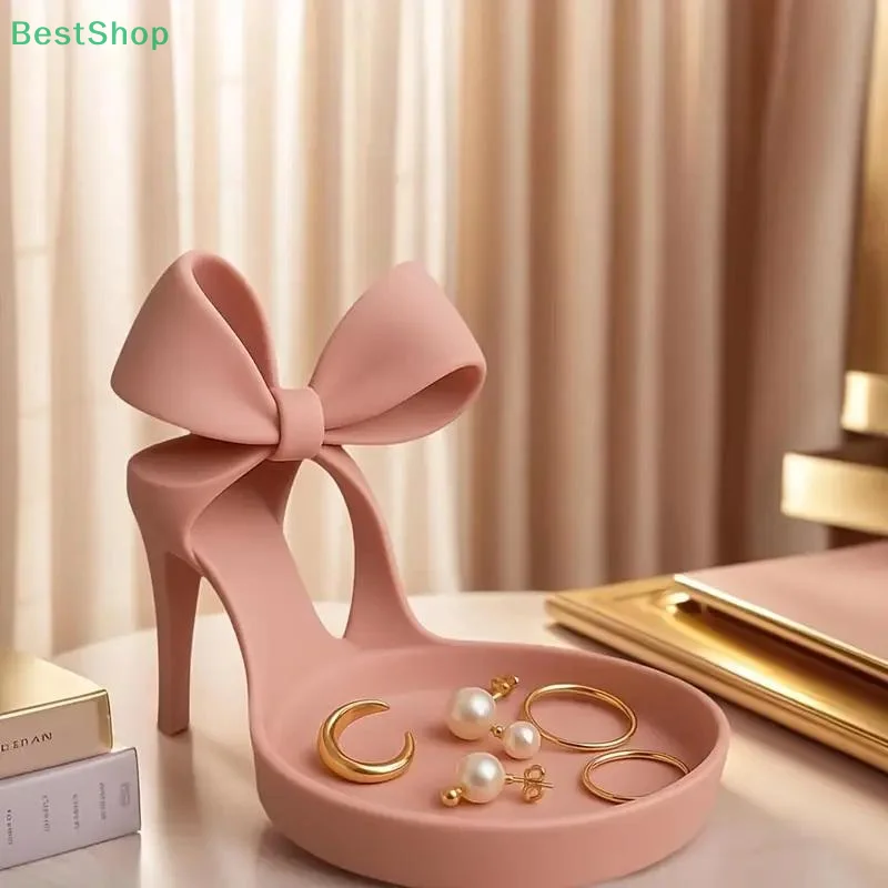 ♥ Дизайн подноса для ювелирных изделий на высоком каблуке, украшение с 3D-печатью, поднос для ювелирных изделий в форме обуви с бантом
♥ Дизайн подноса для ювелирных изделий на высоком каблуке, украшение с 3D-печатью, поднос для ювелирных изделий в форме обуви с бантом