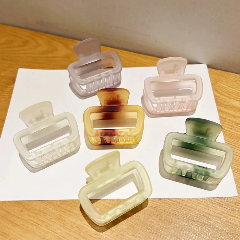 AISHG Jelly Color Square Hollow Grab Clip Women's Personalized Trendy Pan Hair Shark Clip Fashion Commuter Hair Accessories
AISHG Jelly Color Square Hollow Grab Clip Women's Personalized Trendy Pan Hair Shark Clip Fashion Commuter Hair Accessories