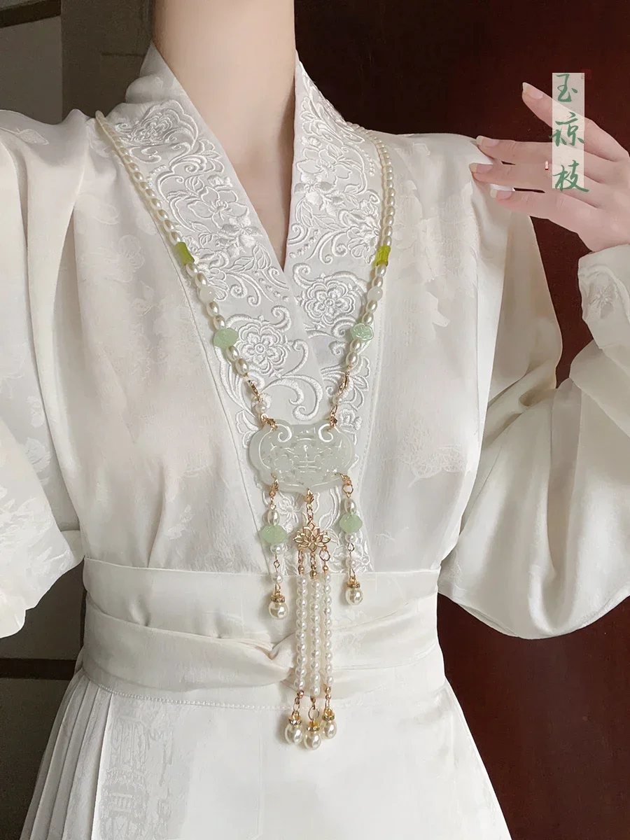 2025 Chinese Style White Chalcedony Pearl Necklace Antique Wreaths All-Back Cloud Tassel Beaded Horse-Face Skirt Accessories
2025 Chinese Style White Chalcedony Pearl Necklace Antique Wreaths All-Back Cloud Tassel Beaded Horse-Face Skirt Accessories