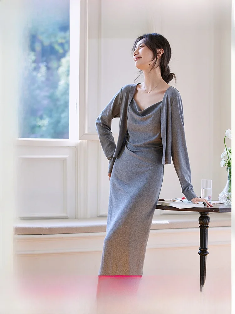 Gray Knitted Fashion Set Dress Women's Spring Autumn New High-End Feeling Two-Piece Slimming Elegant Style Long Sleeve
Gray Knitted Fashion Set Dress Women's Spring Autumn New High-End Feeling Two-Piece Slimming Elegant Style Long Sleeve