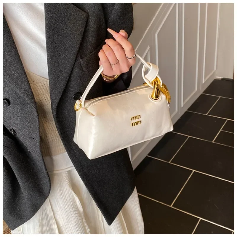 Vintage Inspired Leather Messenger Bag For Women Luxury Designer Crossbody Large Capacity Diaper Bag Elegant Commuter Textured
Vintage Inspired Leather Messenger Bag For Women Luxury Designer Crossbody Large Capacity Diaper Bag Elegant Commuter Textured