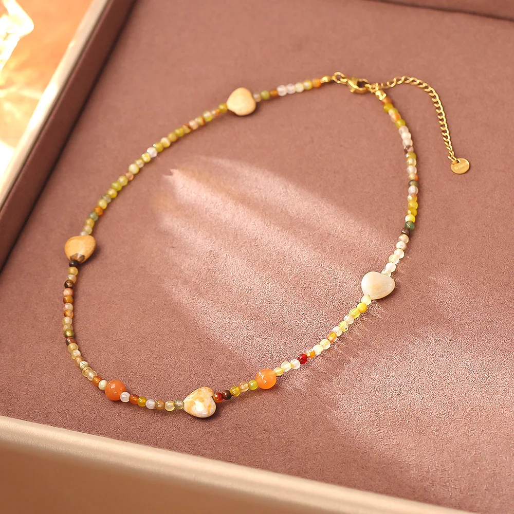 Natural stone crystal beaded necklace retro simple niche design clavicle chain high-end fashion commuter sweater chain
Natural stone crystal beaded necklace retro simple niche design clavicle chain high-end fashion commuter sweater chain