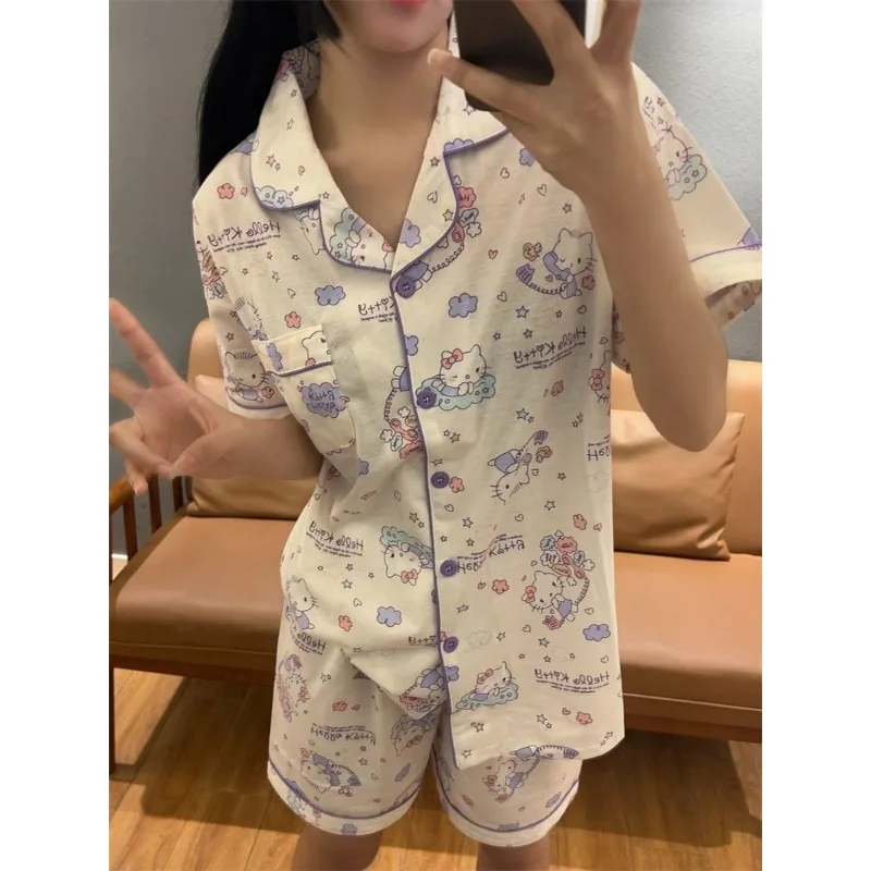 Новые летние пижамы HelloKitty с героями мультфильмов, женские шорты из чистого хлопка с короткими рукавами, милая домашняя одежда с героями мультфильмов, которую можно носить на улице
Новые летние пижамы HelloKitty с героями мультфильмов, женские шорты из чистого хлопка с короткими рукавами, милая домашняя одежда с героями мультфильмов, которую можно носить на улице