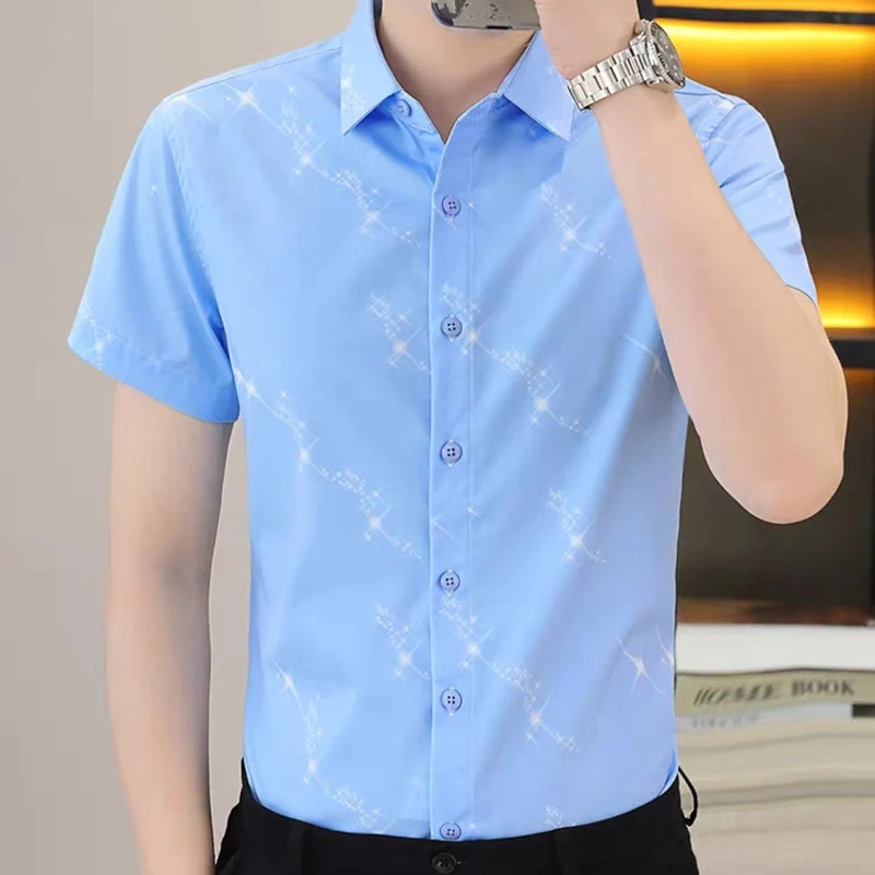 Модные универсальные деловые рубашки с лацканами и пуговицами, мужская одежда, новинка лета 2025 года, повседневные топы большого размера, свободная английская рубашка 
Модные универсальные деловые рубашки с лацканами и пуговицами, мужская одежда, новинка лета 2025 года, повседневные топы большого размера, свободная английская рубашка