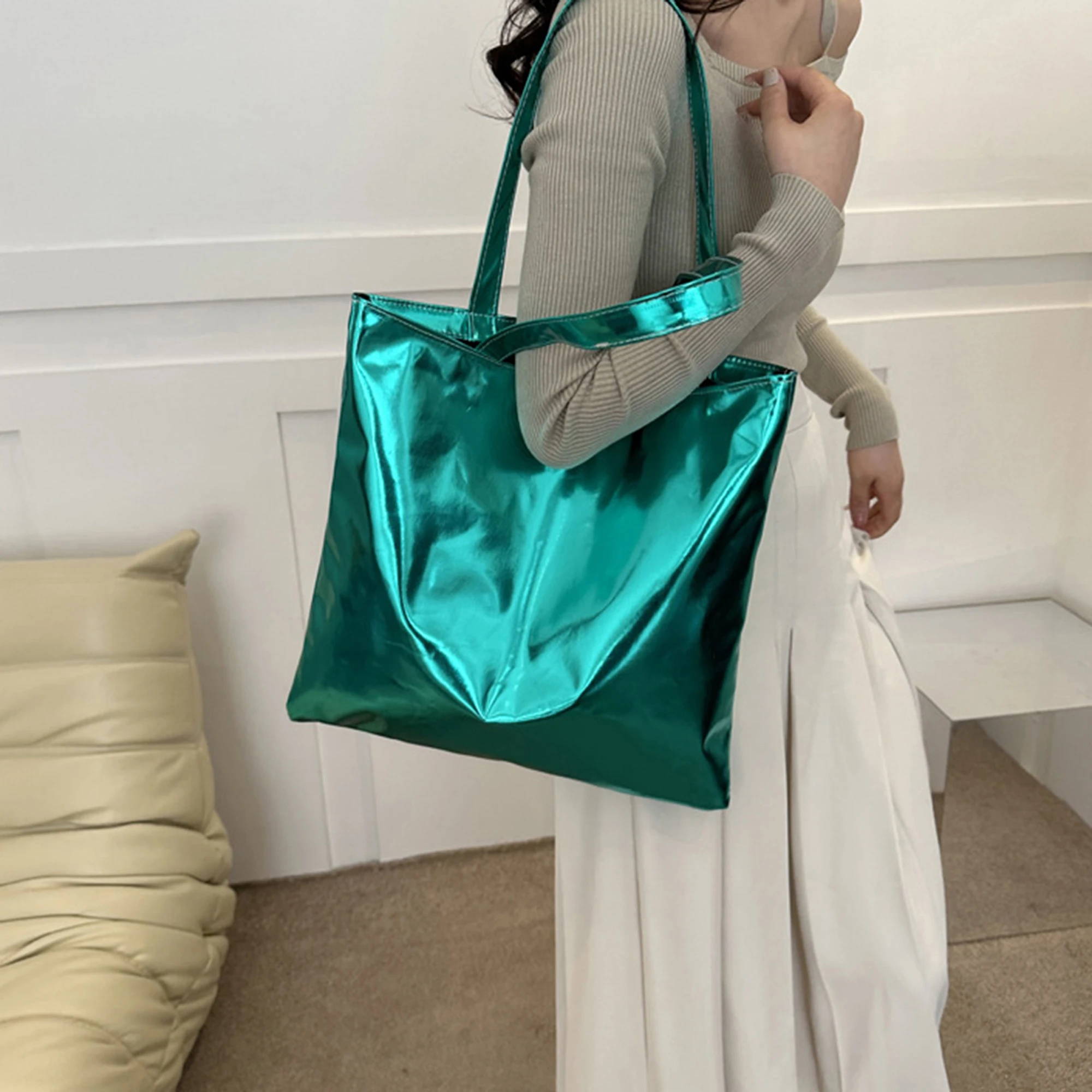 Stylish Metallic Tote Bag with Spacious Interior for Women - Perfect for Work Travel and Everyday Shopping Needs
Stylish Metallic Tote Bag with Spacious Interior for Women - Perfect for Work Travel and Everyday Shopping Needs