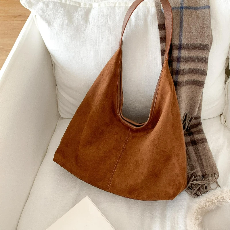 Vintage Suede Textured Casual Shoulder Bag Large Capacity Tote Bag Simple and Versatile Crossbody Bucket Bag for Autumn Winter
Vintage Suede Textured Casual Shoulder Bag Large Capacity Tote Bag Simple and Versatile Crossbody Bucket Bag for Autumn Winter