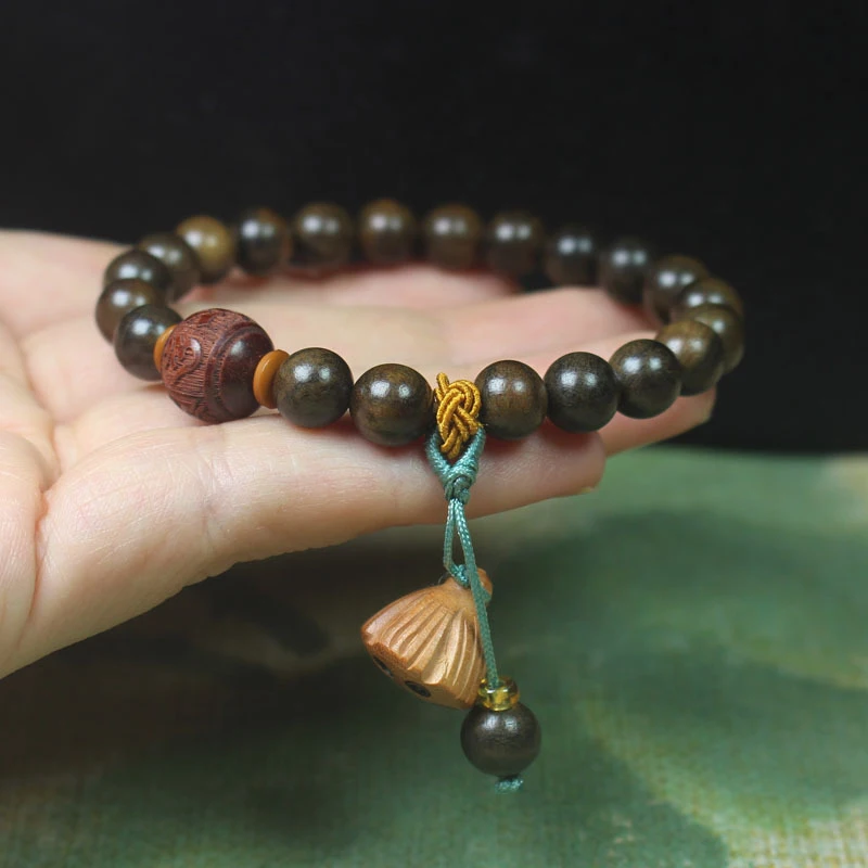 Cheng Guibao Agarwood 8mm Bracelet with Lotus Design, Unisex Niche Jewelry, Buddhist Prayer Beads
Cheng Guibao Agarwood 8mm Bracelet with Lotus Design, Unisex Niche Jewelry, Buddhist Prayer Beads