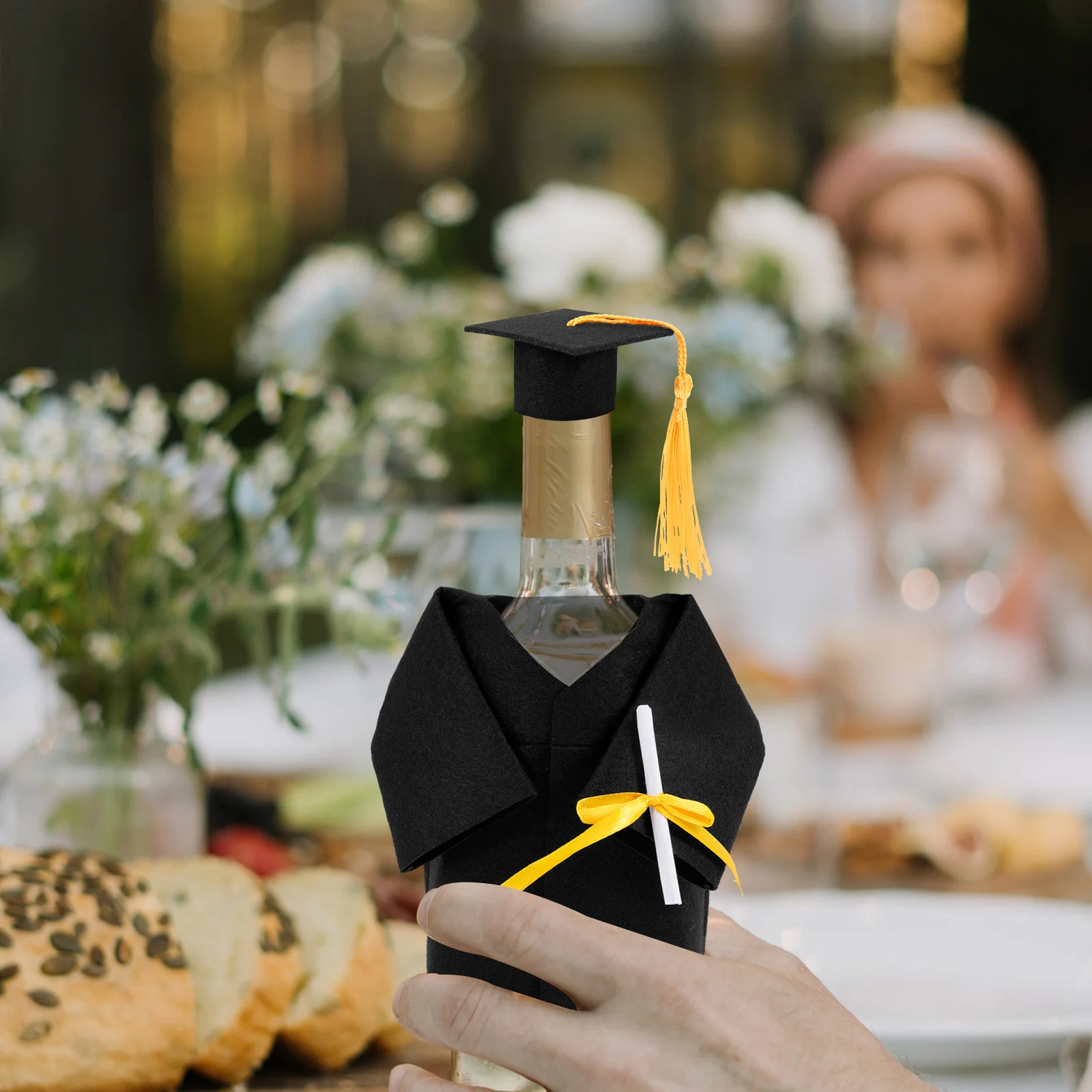 4 Sets Graduation Cap Decorations Mini Hat Cover Wine Bottle Topper Black Reusable Glass Stopper Plug Party Favors
4 Sets Graduation Cap Decorations Mini Hat Cover Wine Bottle Topper Black Reusable Glass Stopper Plug Party Favors