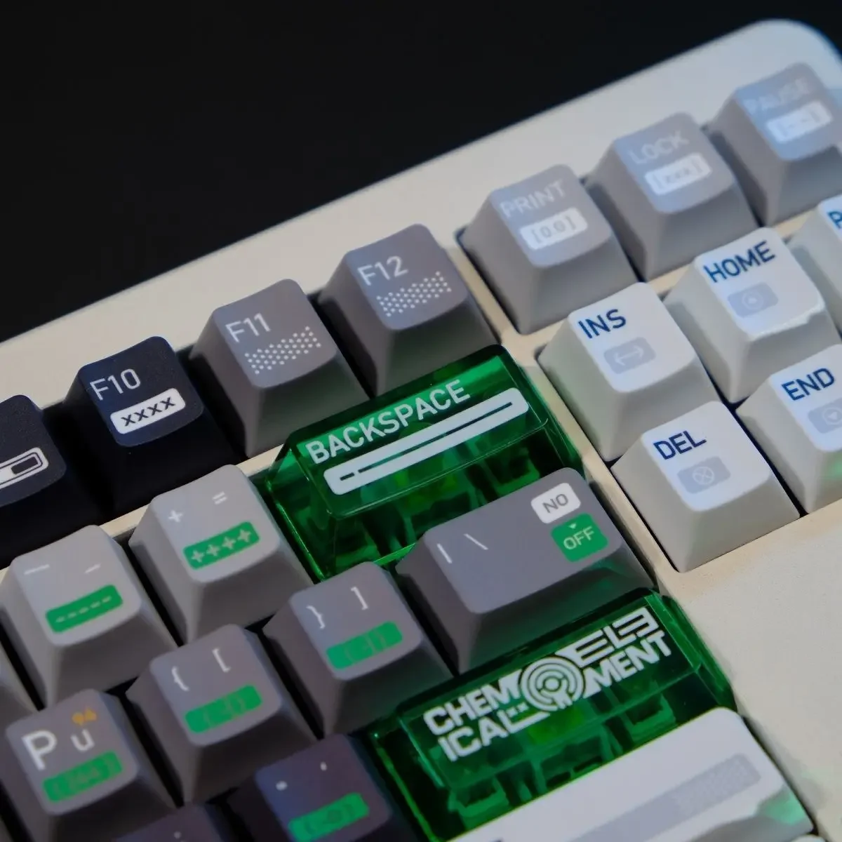 Original highly sublimated PBT + PC chemical 003 keycap with green transparent supplement 173 key keycap
Original highly sublimated PBT + PC chemical 003 keycap with green transparent supplement 173 key keycap