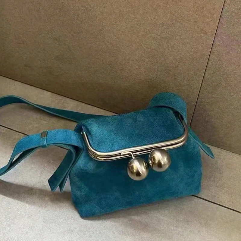 Korean Japanese Style Faux Leather Box Bag Slant Crossbody Single Shoulder Bag for Commuting And Daily Street Walking for Women
Korean Japanese Style Faux Leather Box Bag Slant Crossbody Single Shoulder Bag for Commuting And Daily Street Walking for Women