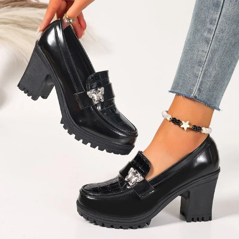 New women's summer fashion high-heeled shoes, elegant slip-ons for going out in style
New women's summer fashion high-heeled shoes, elegant slip-ons for going out in style