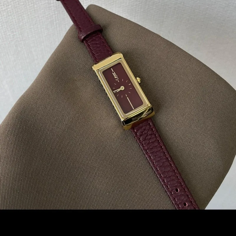 High-value Watch Women's Medieval Autumn and Winter Retro Women's High-end Sense Genuine Women's Light Luxury Niche Watch
High-value Watch Women's Medieval Autumn and Winter Retro Women's High-end Sense Genuine Women's Light Luxury Niche Watch