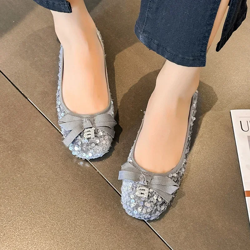 Туфли женские весенние с круглым носком, туфли на низком каблуке с блестками и бантом-бабочкой
Туфли женские весенние с круглым носком, туфли на низком каблуке с блестками и бантом-бабочкой