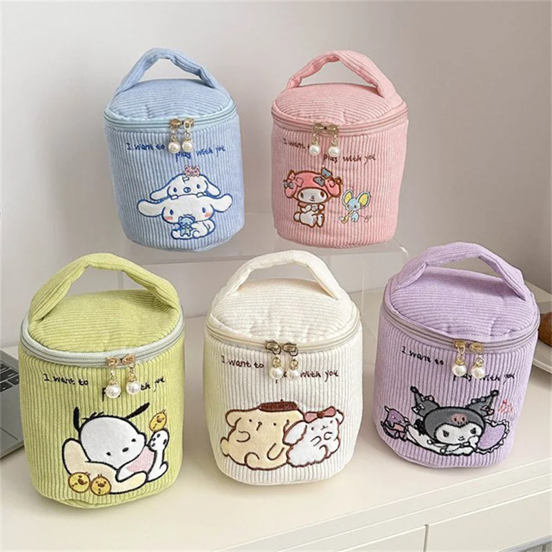 1PCS Anime Kawaii Sanrio My Melody Cinnamoroll Holding Bucket Cute Kuromi Pochacco Makeup Storage Bag Lovely Gifts For Girls
1PCS Anime Kawaii Sanrio My Melody Cinnamoroll Holding Bucket Cute Kuromi Pochacco Makeup Storage Bag Lovely Gifts For Girls