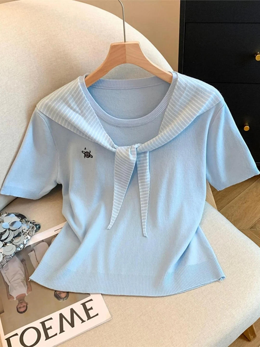 Корейская летняя женская футболка из ледяного шелка или трикотажа, с вышивкой, свободного кроя, стандартной длины, из полиэстера...
Корейская летняя женская футболка из ледяного шелка или трикотажа, с вышивкой, свободного кроя, стандартной длины, из полиэстера...