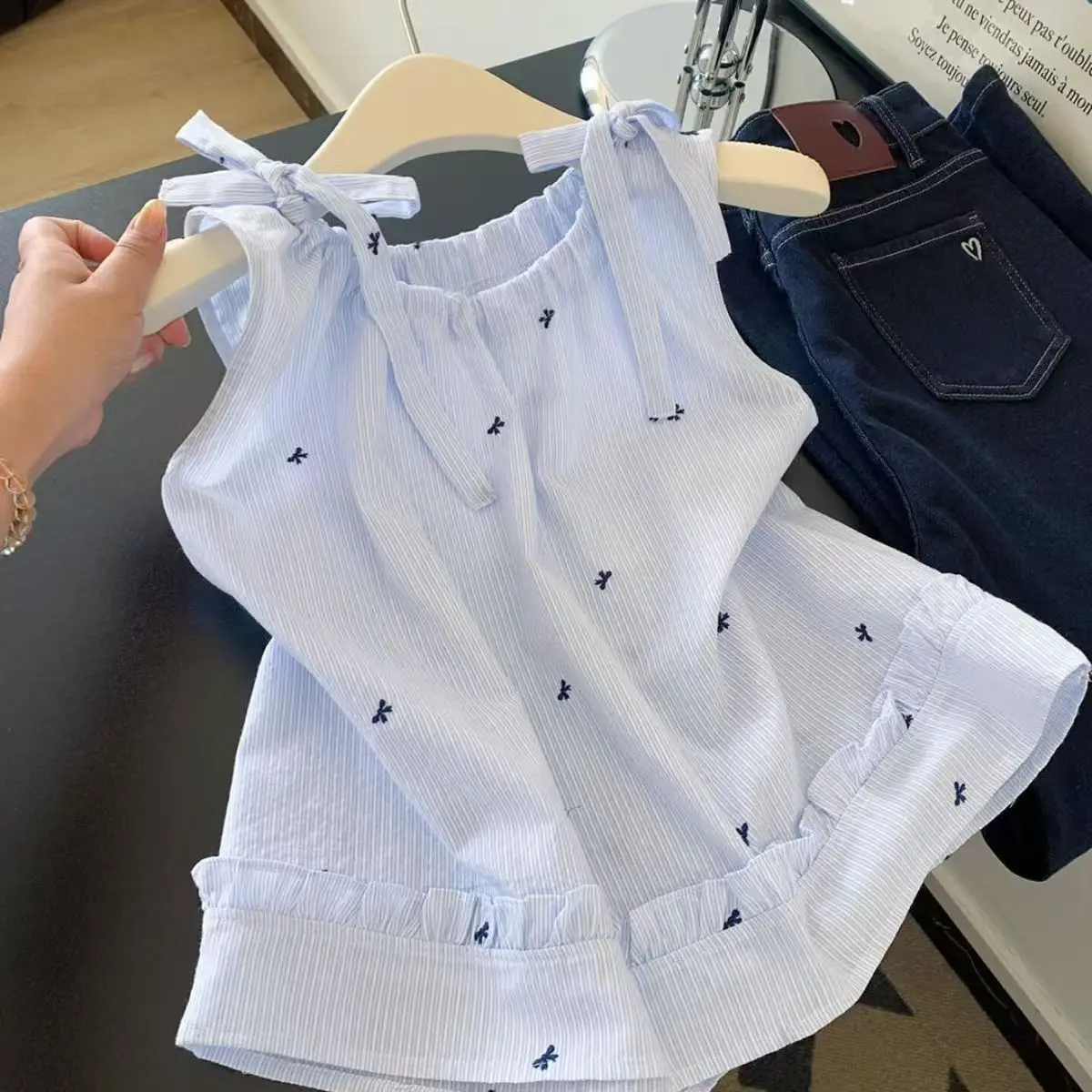 Teenage Girls Striped Lace Bow Sleeveless T-Shirt Summer Outerwear for Boys Casual Breathable Top
Teenage Girls Striped Lace Bow Sleeveless T-Shirt Summer Outerwear for Boys Casual Breathable Top