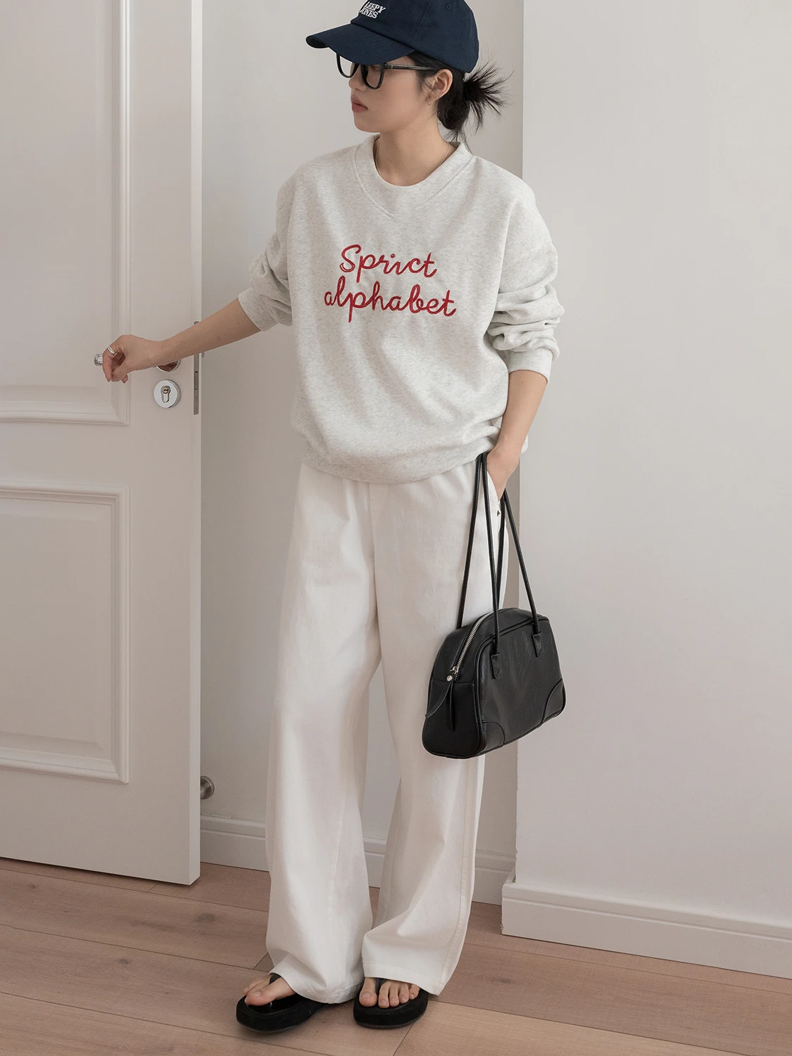 Gray Floral Contrast Stitching Loose Hoodie Women's Spring Autumn Korean Style Lazy Casual Overhead Sleeve Long V-Neck Top
Gray Floral Contrast Stitching Loose Hoodie Women's Spring Autumn Korean Style Lazy Casual Overhead Sleeve Long V-Neck Top
