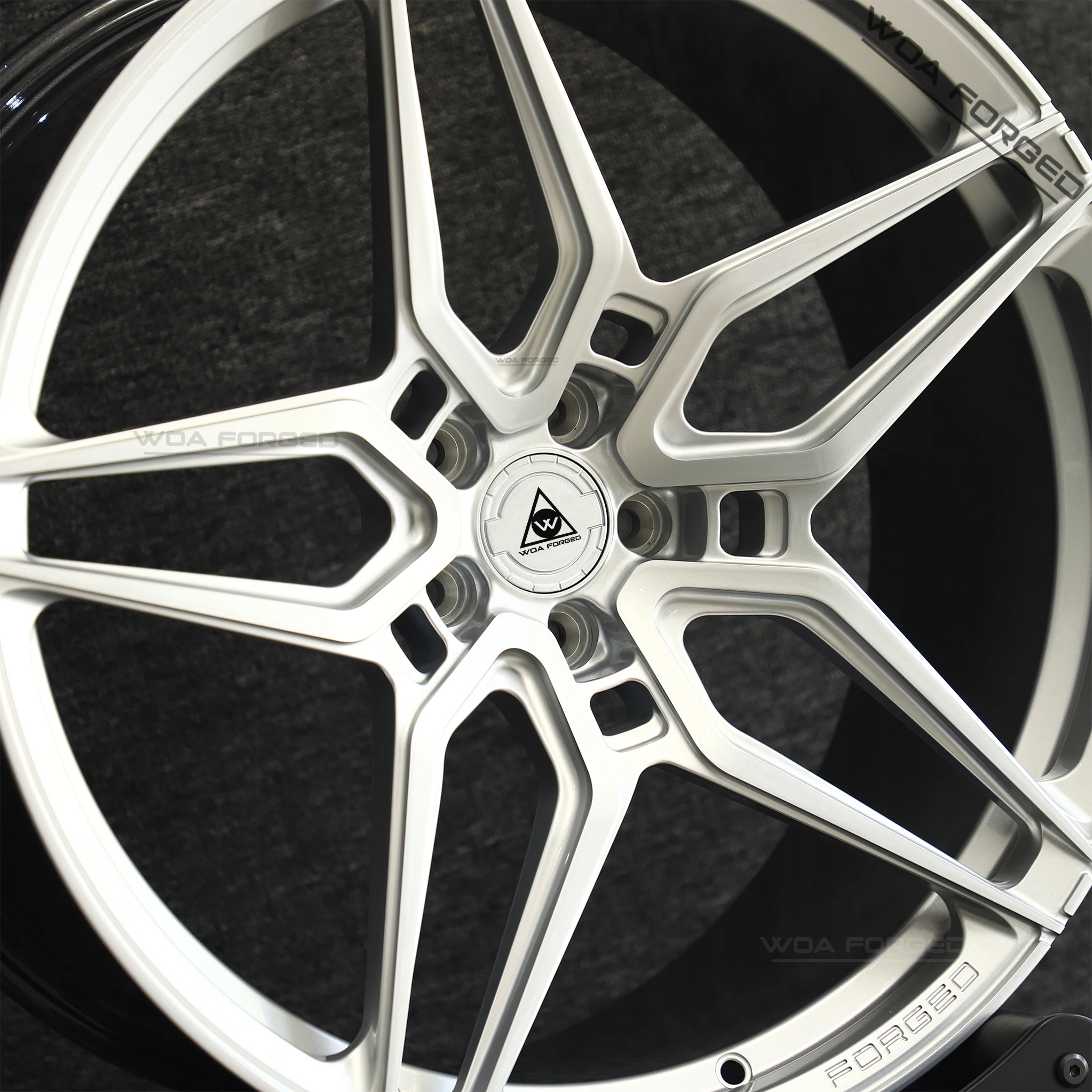 Индивидуальные легкосплавные диски моноблока 5x112 5x114,3 5x120 Кованые колеса 18-26 дюймов Гоночные колеса для Porsche 911 Cayenne
Индивидуальные легкосплавные диски моноблока 5x112 5x114,3 5x120 Кованые колеса 18-26 дюймов Гоночные колеса для Porsche 911 Cayenne