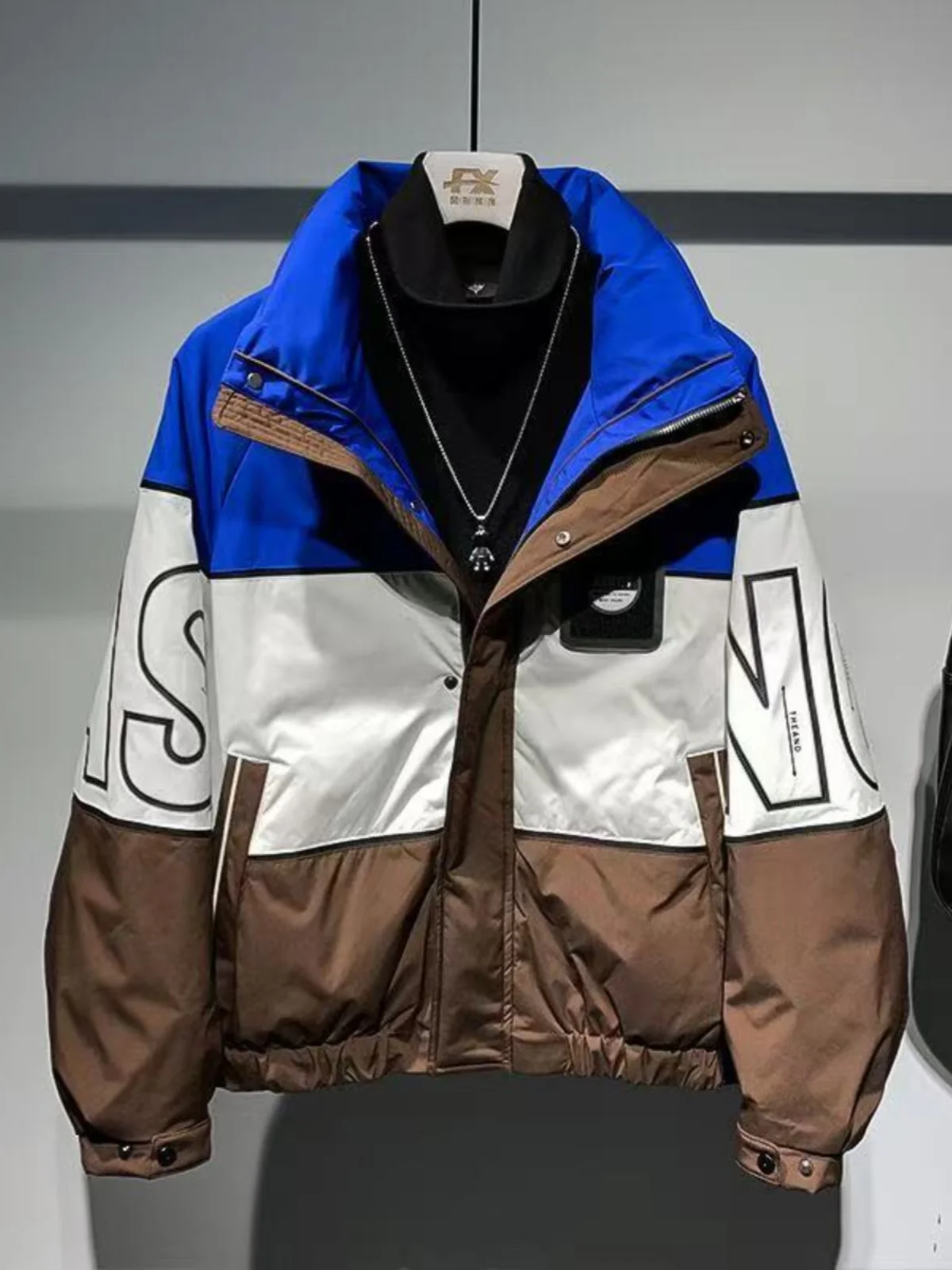 2024 Winter New Men's Color Blo Collar Cotton Jaet Versatile Faionable Street Sle Simple Trendy Warm Stand Fit
2024 Winter New Men's Color Blo Collar Cotton Jaet Versatile Faionable Street Sle Simple Trendy Warm Stand Fit