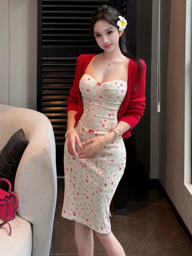 Sweet Floral Print Crop Top And Short Skirt Set Women's Slim Fit Sundress with Shoulder Baring Design Summer Fashion Ensemble
Sweet Floral Print Crop Top And Short Skirt Set Women's Slim Fit Sundress with Shoulder Baring Design Summer Fashion Ensemble