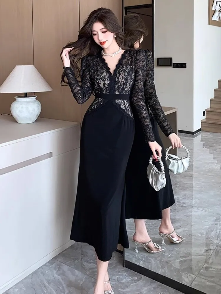 High End V-Neck Dress For Women In Autumn And Winter, French Lace Patchwork Design, Slim Fit And Unique Small Black Dress
High End V-Neck Dress For Women In Autumn And Winter, French Lace Patchwork Design, Slim Fit And Unique Small Black Dress
