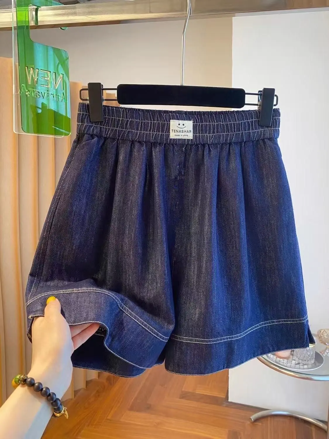 plus Size Women's High Waist Casual Denim Shorts Summer Style Slimming Elastic Waist A-Line Versatile Hot Pants
plus Size Women's High Waist Casual Denim Shorts Summer Style Slimming Elastic Waist A-Line Versatile Hot Pants