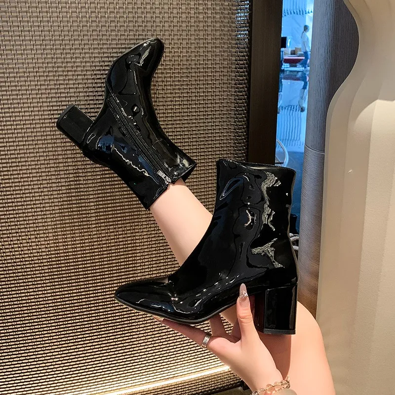 New Winter Short Shoes Chunky High Heels Women Fashion Boots Square Heels Women's Ankle Boots Solid Ladies Size 35-42
New Winter Short Shoes Chunky High Heels Women Fashion Boots Square Heels Women's Ankle Boots Solid Ladies Size 35-42