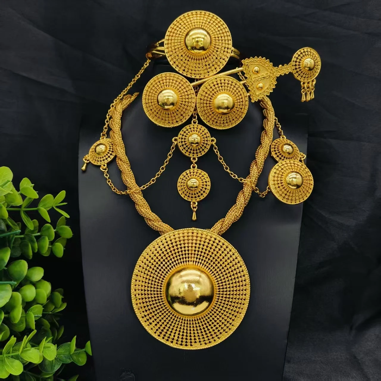 Dubai For Women gilding large Pendant Necklace Earrings Bangle hairpin Ring hair stick For Africa Wedding Party Jewelry Set
Dubai For Women gilding large Pendant Necklace Earrings Bangle hairpin Ring hair stick For Africa Wedding Party Jewelry Set