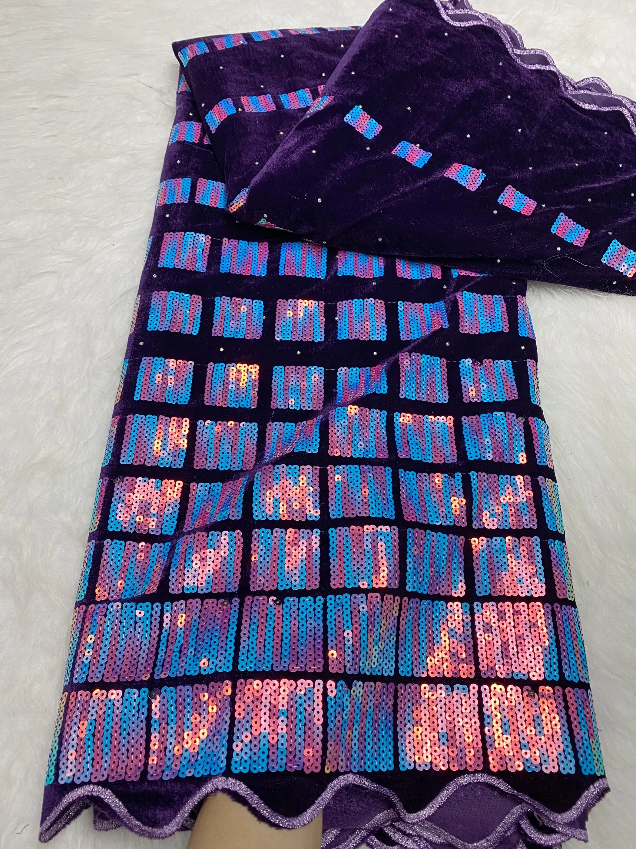 BE FINE Latest African Velvet Lace Fabric 2023 High Quality Popular Nigerian Lace Fabric Embroidered French Lace For Dress
BE FINE Latest African Velvet Lace Fabric 2023 High Quality Popular Nigerian Lace Fabric Embroidered French Lace For Dress