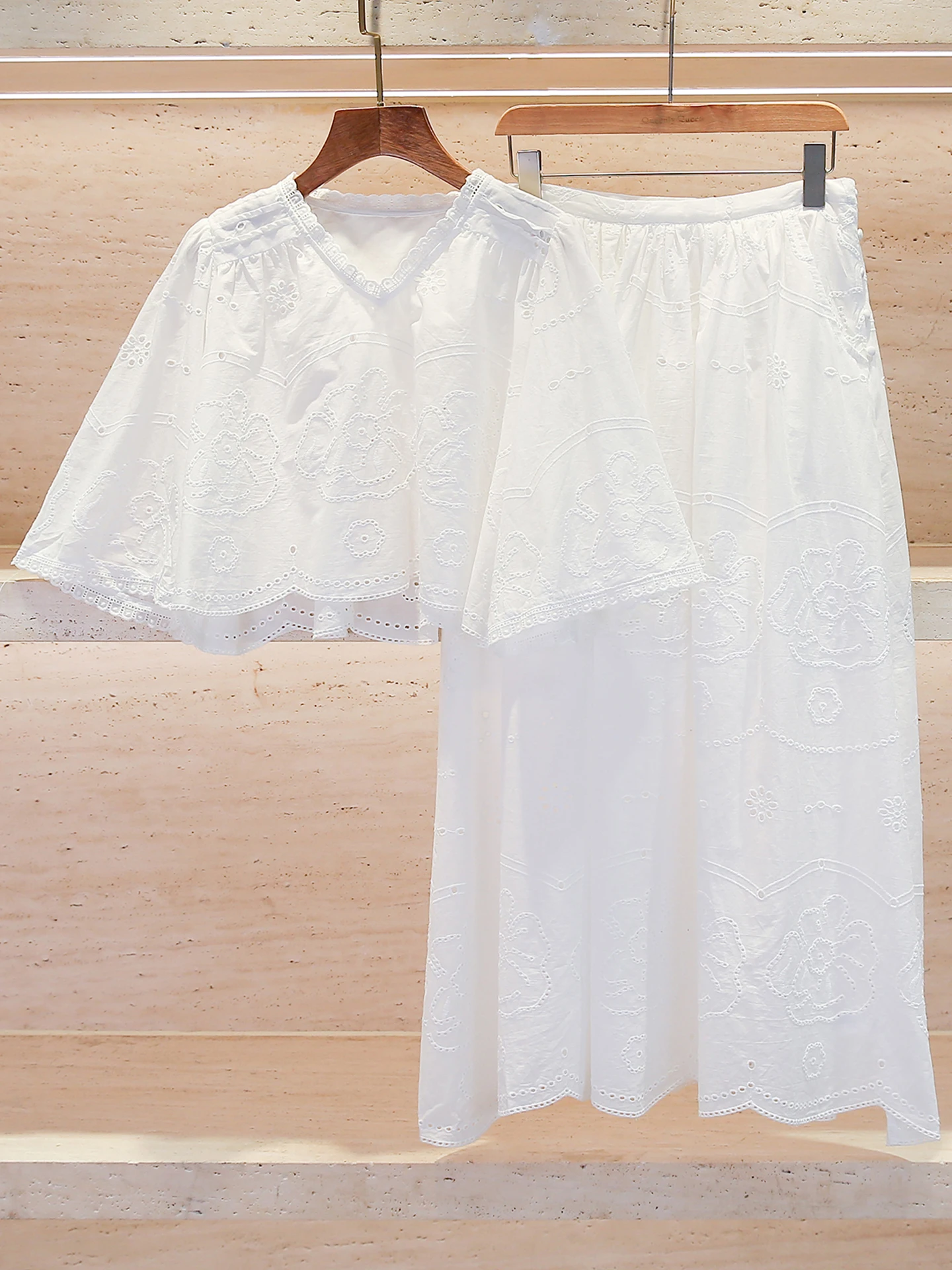 Elegant V-Neck Embroidered Shirt And Skirt Set High Waist Polyester Fiber Summer New Arrival Women's Fashion Ensemble
Elegant V-Neck Embroidered Shirt And Skirt Set High Waist Polyester Fiber Summer New Arrival Women's Fashion Ensemble