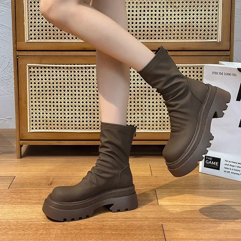 Simple Commuting In Autumn and Winter Pure Color Thick Bottom High Tube Pile Up Medium Tube Boots Shoes for Women
Simple Commuting In Autumn and Winter Pure Color Thick Bottom High Tube Pile Up Medium Tube Boots Shoes for Women