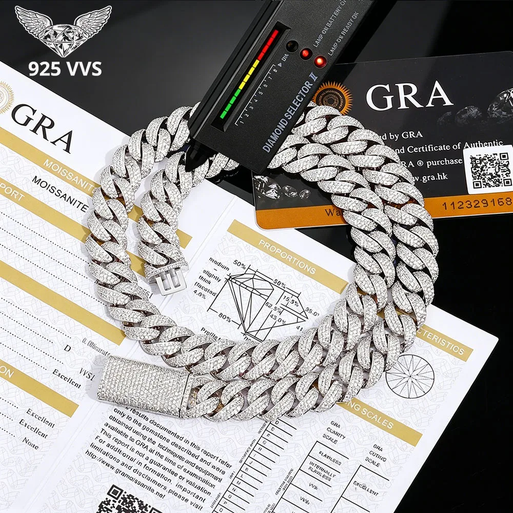 925 Sterling Silver 13.5mm Cuban Link Chain Iced Out VVS Moissanite 18K Gold Plated Luxury Hip Hop Men's Necklace Gift for Party
925 Sterling Silver 13.5mm Cuban Link Chain Iced Out VVS Moissanite 18K Gold Plated Luxury Hip Hop Men's Necklace Gift for Party