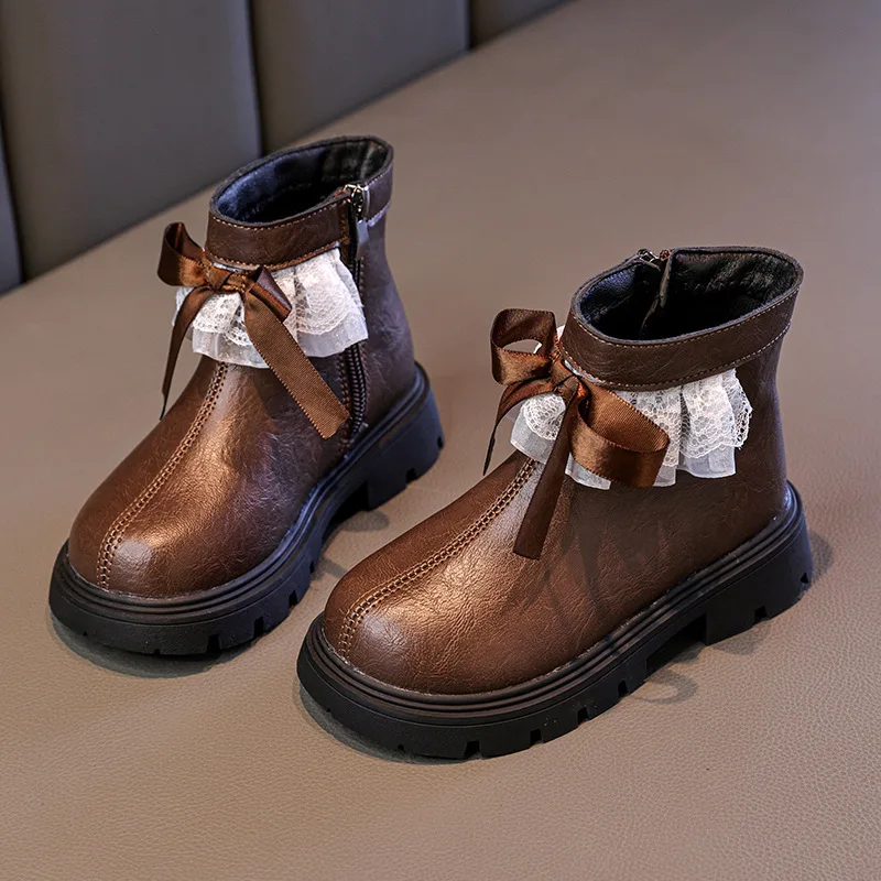 Осенние детские полусапожки 2023, кожаные ботильоны принцессы с кружевным бантом для девочек, нескользящая детская обувь на мягкой подошве с боковой молнией
Осенние детские полусапожки 2023, кожаные ботильоны принцессы с кружевным бантом для девочек, нескользящая детская обувь на мягкой подошве с боковой молнией