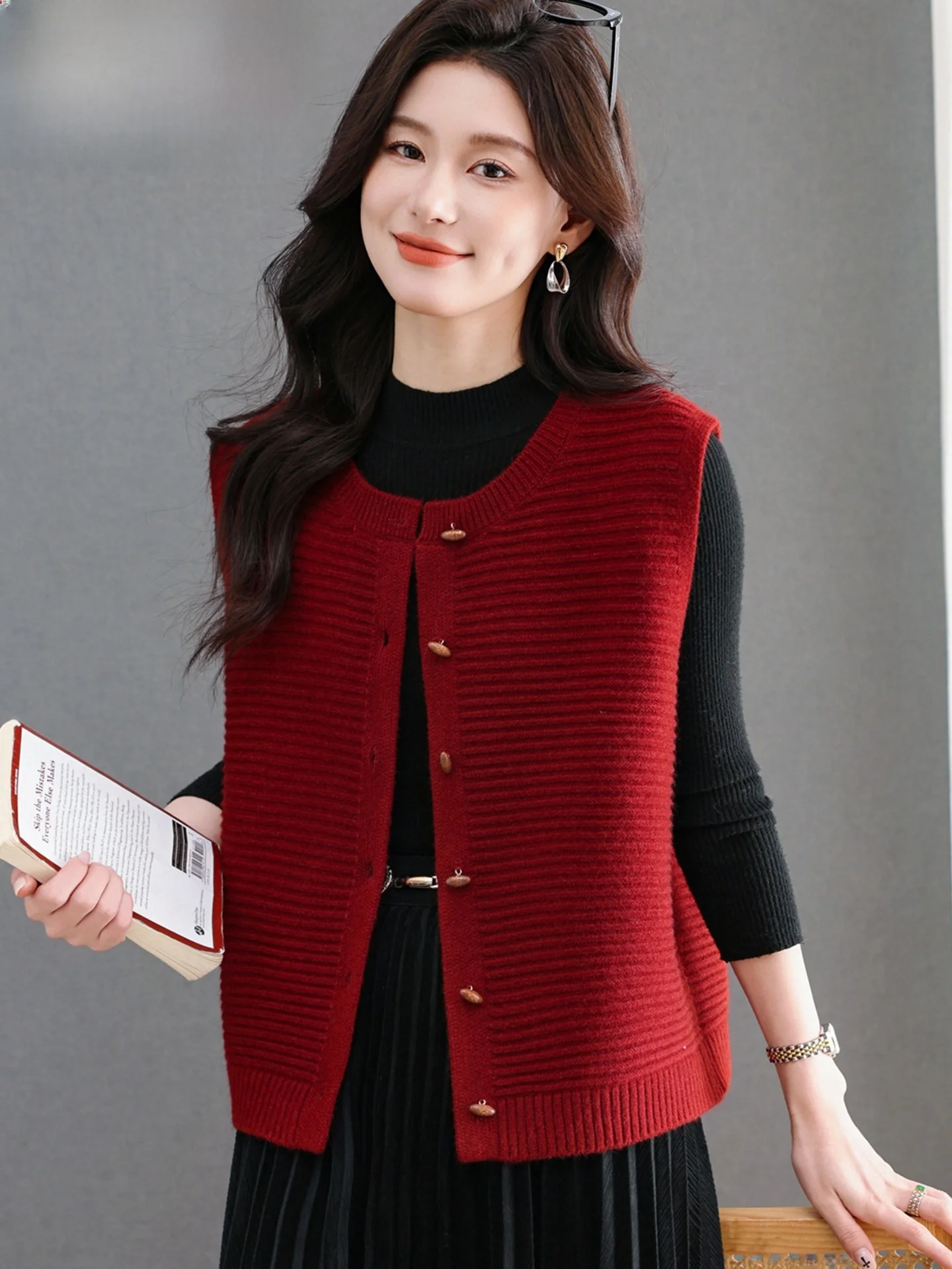 Retro Bamboo Spring Knitted Woolen Vest Women's Sleeveless round Neck Open Cardigan Outerwear Layering Tank Top Warmth Style
Retro Bamboo Spring Knitted Woolen Vest Women's Sleeveless round Neck Open Cardigan Outerwear Layering Tank Top Warmth Style