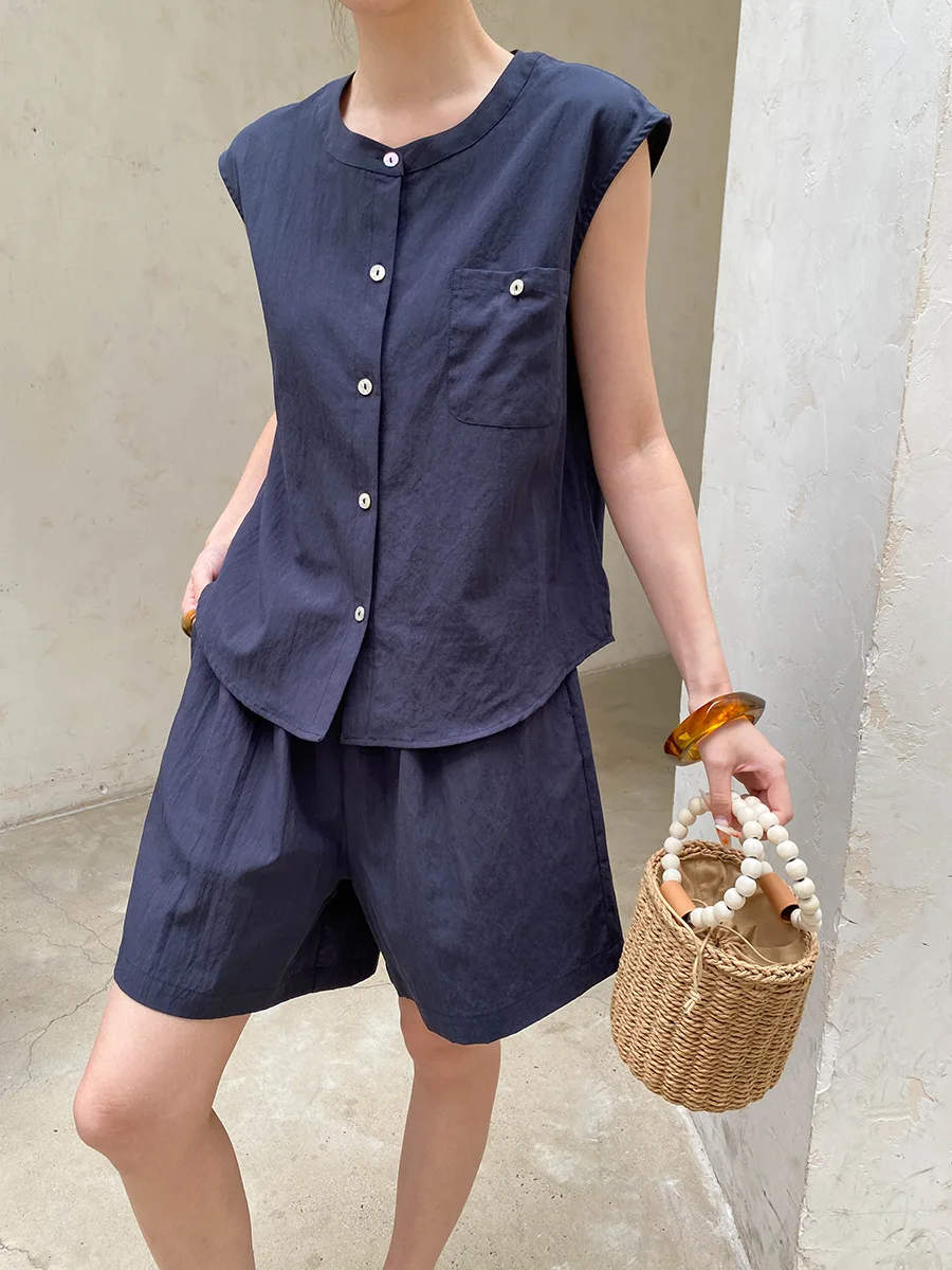 Summer women's solid color commuting round neck sleeveless vest high waisted shorts set
Summer women's solid color commuting round neck sleeveless vest high waisted shorts set