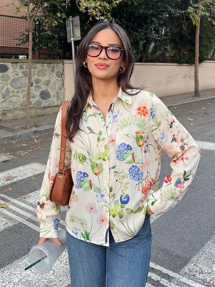 Женская рубашка с цветочным принтом, на пуговицах, с длинным рукавом, воротником и нагрудным карманом для отпуска, пляжа и повседневных образов.
Женская рубашка с цветочным принтом, на пуговицах, с длинным рукавом, воротником и нагрудным карманом для отпуска, пляжа и повседневных образов.