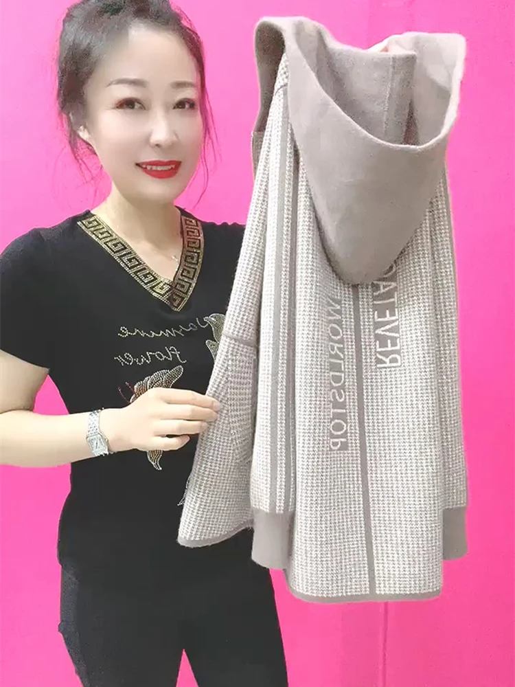 Осенне-зимнее шерстяное пальто для мам среднего возраста, женское модное повседневное длинное трикотажное пальто с капюшоном на молнии све 
Осенне-зимнее шерстяное пальто для мам среднего возраста, женское модное повседневное длинное трикотажное пальто с капюшоном на молнии све