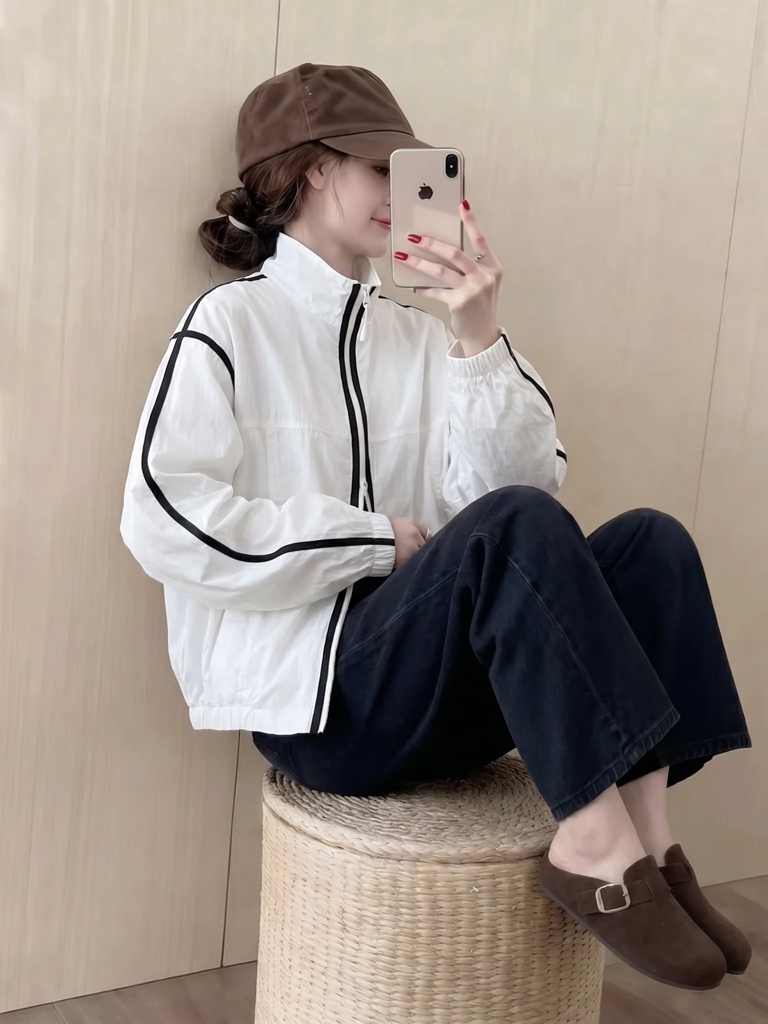 2026 New Slimming Effect Summer Sun Protection Jacket Women's Short Stand Collar Zipper Closure Nylon Fabric Windbreaker
2026 New Slimming Effect Summer Sun Protection Jacket Women's Short Stand Collar Zipper Closure Nylon Fabric Windbreaker