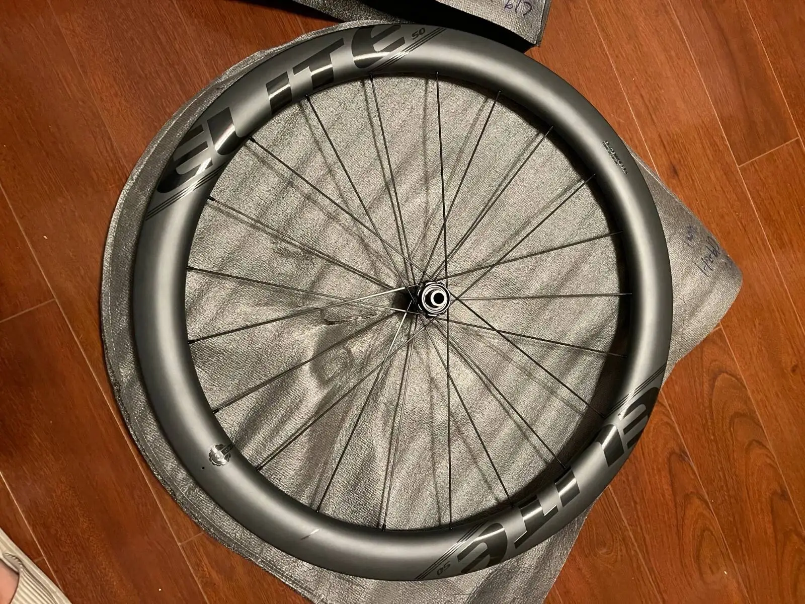ELITEWHEELS ENT 2.0 Disc Brake Carbon Wheels 700c Carbon Rim Center Lock Road Bike Wheelset Resale Products, US Market Only
ELITEWHEELS ENT 2.0 Disc Brake Carbon Wheels 700c Carbon Rim Center Lock Road Bike Wheelset Resale Products, US Market Only