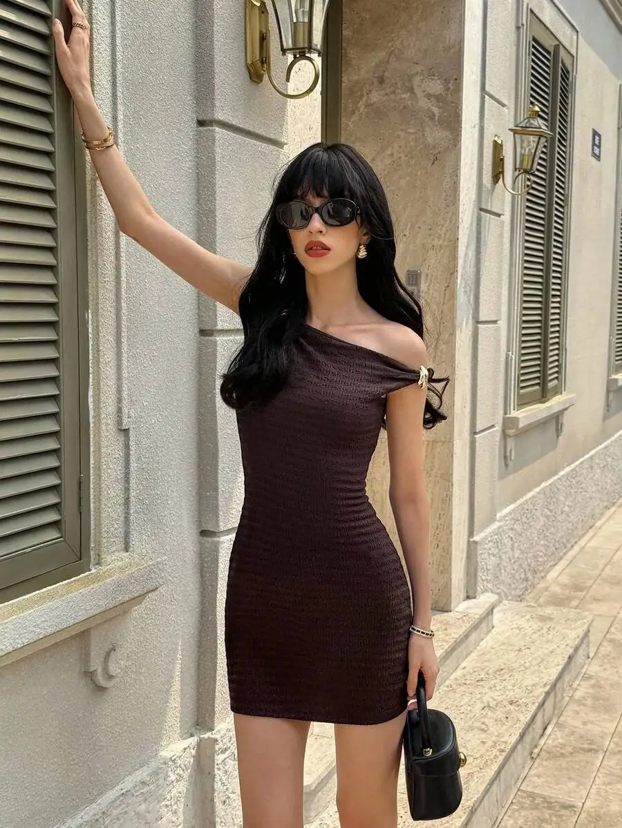 Women's Sexy One-Shoulder Cold-Shoulder Slim-Fit Bodycon Dress, Stretchy Textured Fabric, Suitable for Daily Wear, Parties & Vac
Women's Sexy One-Shoulder Cold-Shoulder Slim-Fit Bodycon Dress, Stretchy Textured Fabric, Suitable for Daily Wear, Parties & Vac