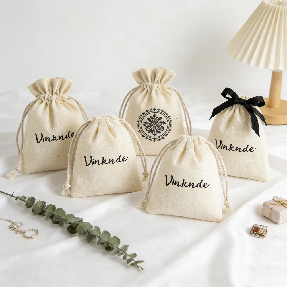 Персонализированные хлопковые мешочки для украшений с логотипом, основные цвета, подарочная упаковка, органайзер для ожерелий, серег, колец, браслетов, пылезащитные мешочки для мыла
Персонализированные хлопковые мешочки для украшений с логотипом, основные цвета, подарочная упаковка, органайзер для ожерелий, серег, колец, браслетов, пылезащитные мешочки для мыла