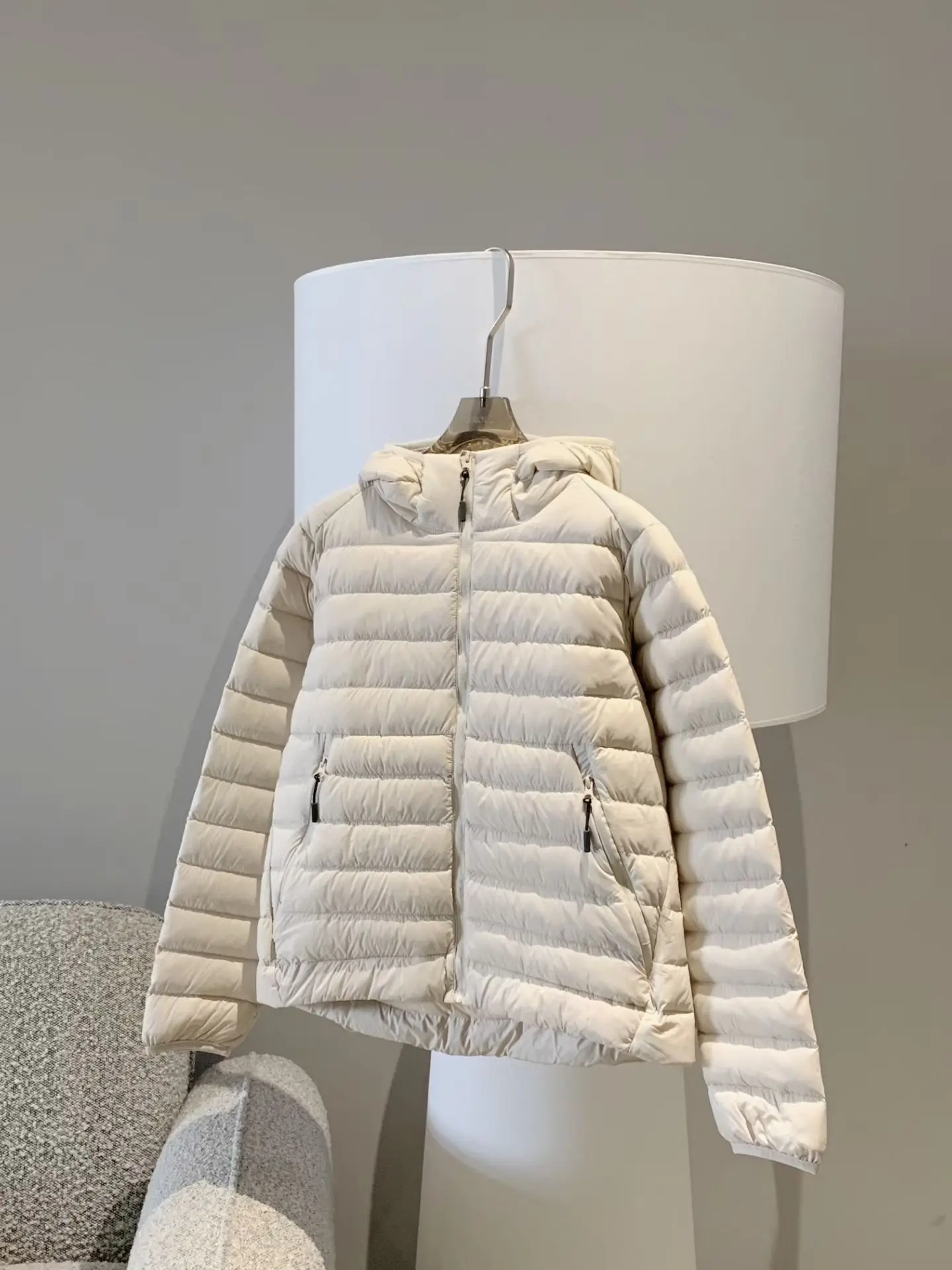 Lightweight 95 White Goose down Jacket Women's Short Style Winter New Arrival Hooded Storage Bag Included Commute Style
Lightweight 95 White Goose down Jacket Women's Short Style Winter New Arrival Hooded Storage Bag Included Commute Style