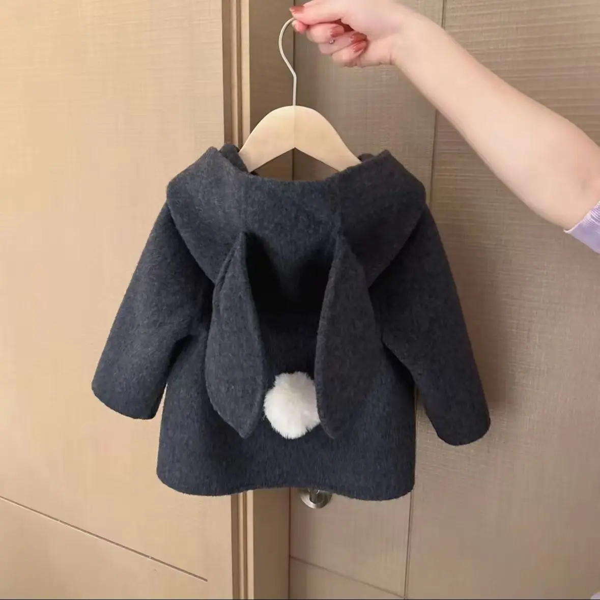 Cute Hooded Autumn And Winter Coat For Girls Woolen Coat 2025 New Korean Version Baby Thick Children's Coat 
Cute Hooded Autumn And Winter Coat For Girls Woolen Coat 2025 New Korean Version Baby Thick Children's Coat