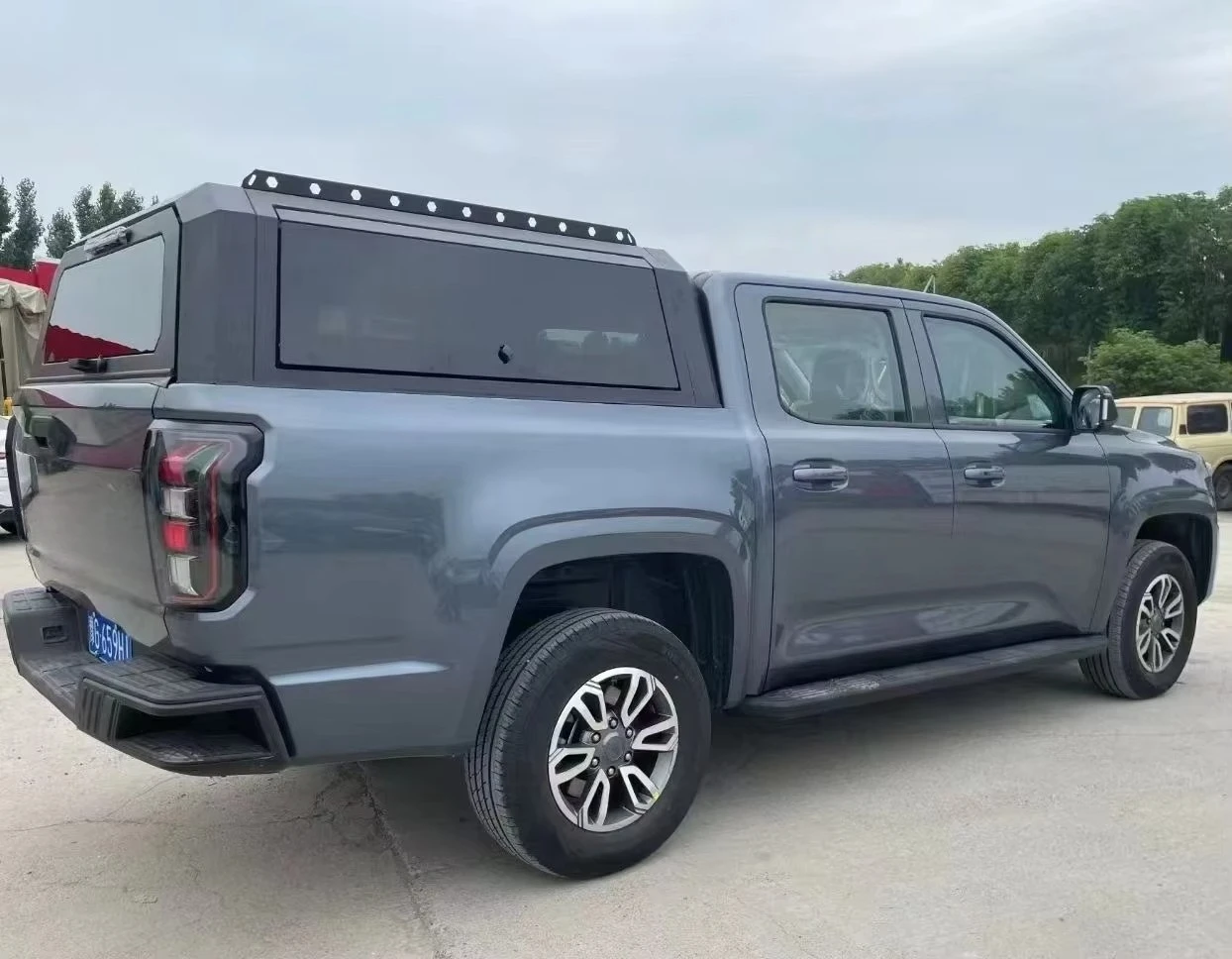 Aluminum Alloy Hardtop for Hilux Navara Tacoma Colorado NP300 Pickup Truck Canopy Fitting Perfectly on Truck Bed
Aluminum Alloy Hardtop for Hilux Navara Tacoma Colorado NP300 Pickup Truck Canopy Fitting Perfectly on Truck Bed