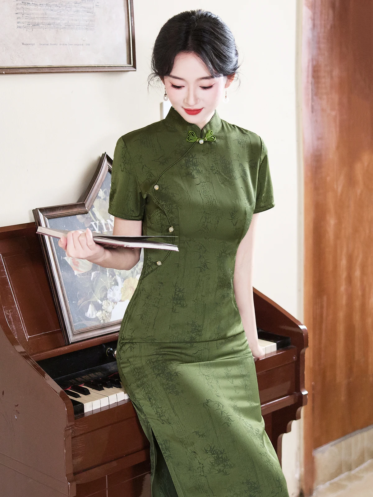 New Chinese Sle een Retro ort Sve Qipao Young Sle for Women to Wear to Work Commuting Spring 2026 Breathable Long ...
New Chinese Sle een Retro ort Sve Qipao Young Sle for Women to Wear to Work Commuting Spring 2026 Breathable Long ...